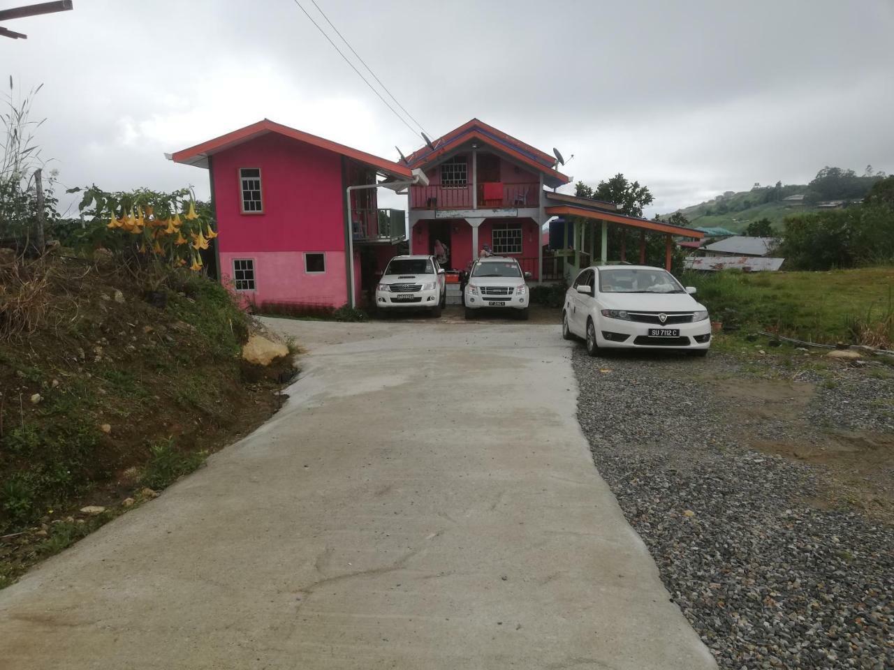Strawberry Rest House Mesilou Kampong Kundassan Exterior foto